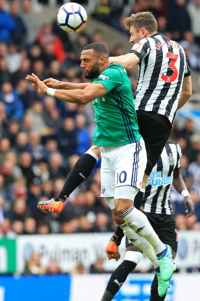 他在调整球 他在调整球