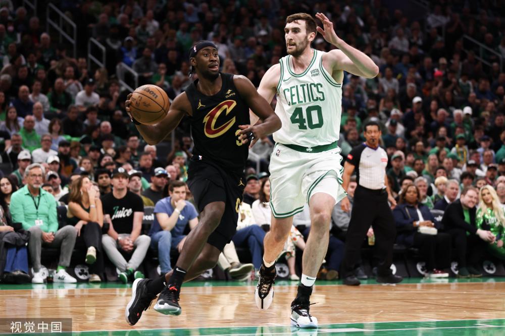 球队献上一 球队献上一